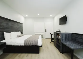 Sapphire Inn and Suites hotel thumbnail 5