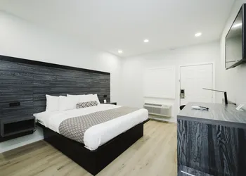 Sapphire Inn and Suites hotel thumbnail 6