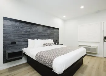 Sapphire Inn and Suites hotel thumbnail 7