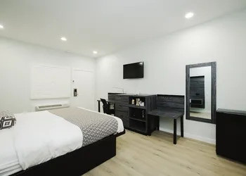 Sapphire Inn and Suites hotel thumbnail 8