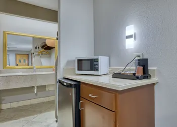 Texas Inn Donna hotel thumbnail 4