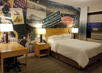 Hotel Versey Chicago Lincoln Park hotel thumbnail 8
