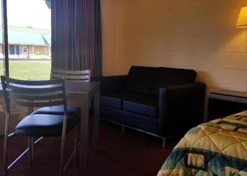 Scottish Inn McMinnville hotel thumbnail 5
