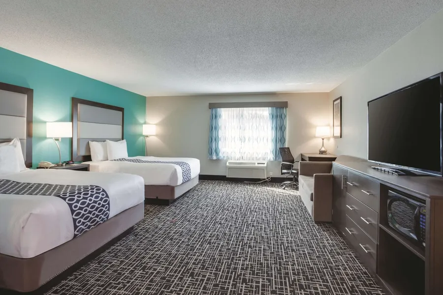 La Quinta Inn & Suites by Wyndham Batavia hotel detail image 6
