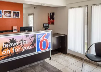 Motel 6 Bakersfield, CA - Convention Center hotel thumbnail 3