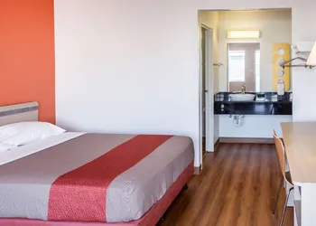 Motel 6 Bakersfield, CA - Convention Center hotel thumbnail 7