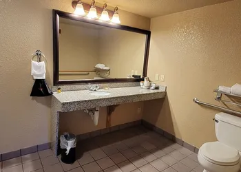 Best Western Plus Bayshore Inn hotel thumbnail 6