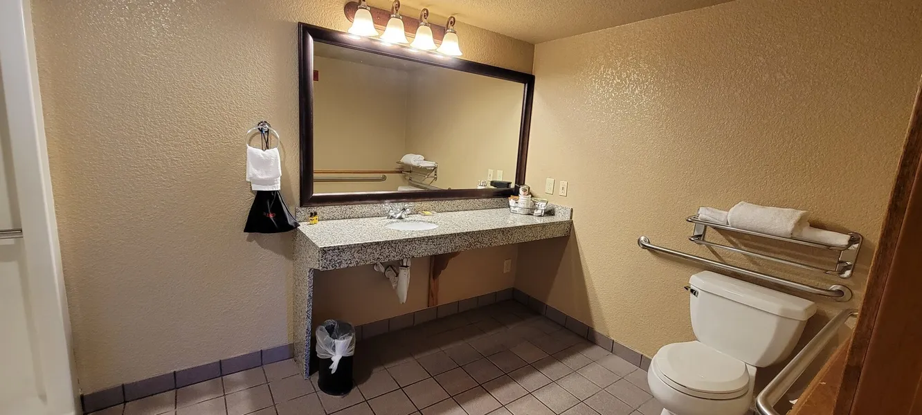 Best Western Plus Bayshore Inn hotel detail image 6