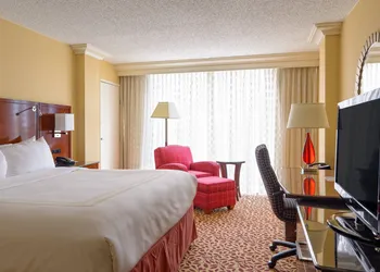 Houston Marriott Uptown by the Galleria hotel thumbnail 6