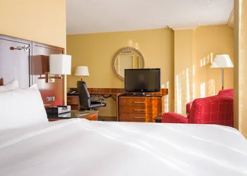 Houston Marriott Uptown by the Galleria hotel thumbnail 7