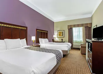 La Quinta Inn & Suites by Wyndham Cleburne hotel thumbnail 4