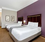 La Quinta Inn & Suites by Wyndham Cleburne hotel detail image 5