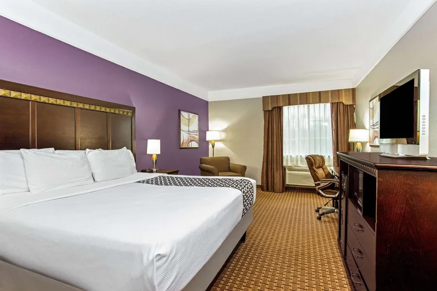 La Quinta Inn & Suites by Wyndham Cleburne hotel detail image 6