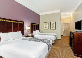 La Quinta Inn & Suites by Wyndham Cleburne hotel thumbnail 7