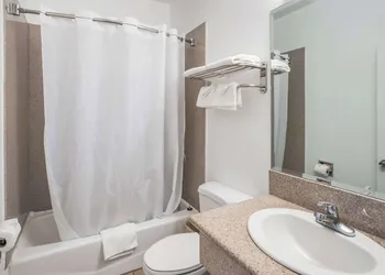Rodeway Inn & Suites Pasadena hotel thumbnail 5