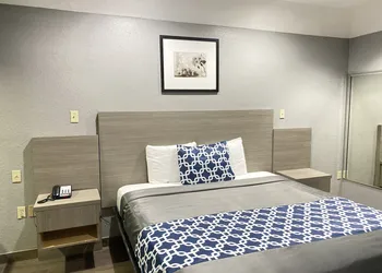 Island Suites hotel thumbnail 4