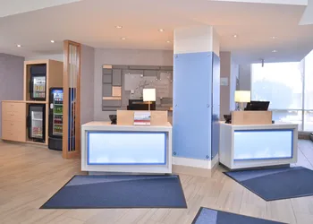 Holiday Inn Express & Suites Buffalo Downtown - Medical CTR by IHG hotel thumbnail 4