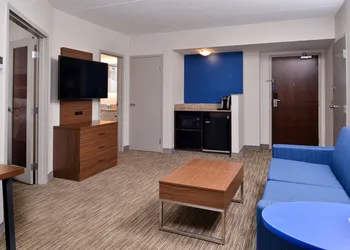 Holiday Inn Express & Suites Buffalo Downtown - Medical CTR by IHG hotel thumbnail 8