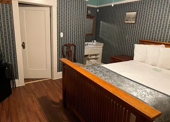 Americas Best Value Inn & Suites Royal Carriage hotel thumbnail 8