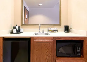 Hampton Inn & Suites Brownsville hotel thumbnail 8