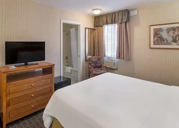 SureStay Hotel by Best Western North Vancouver Capilano hotel thumbnail 4
