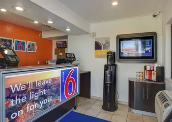 Motel 6 Tempe, AZ - Broadway - ASU hotel thumbnail 2
