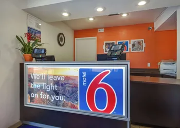 Motel 6 Tempe, AZ - Broadway - ASU hotel thumbnail 3