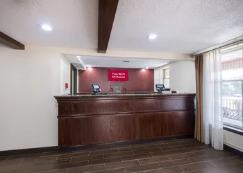 Red Roof Inn & Suites Stafford, VA - Quantico hotel thumbnail 3