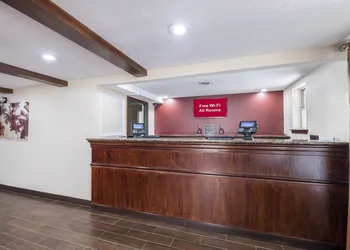 Red Roof Inn & Suites Stafford, VA - Quantico hotel thumbnail 4