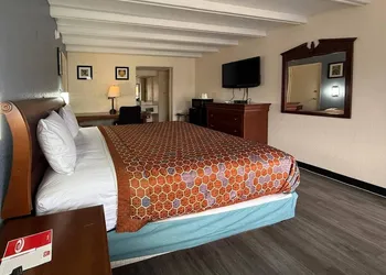 Econo Lodge Galax hotel thumbnail 3