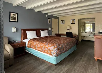 Econo Lodge Galax hotel thumbnail 4