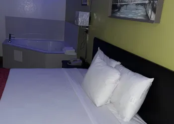 Willow Lodge Willoughby – Cleveland Mentor hotel thumbnail 6