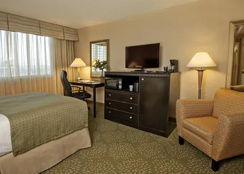 Holiday Inn Alexandria at Carlyle by IHG hotel thumbnail 6