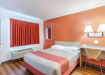 Motel 6 Modesto CA hotel thumbnail 3