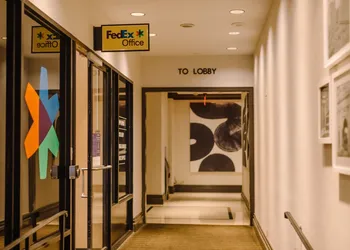 New York Marriott Downtown hotel thumbnail 2
