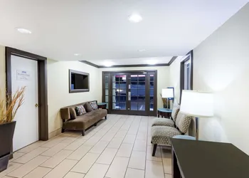 Howard Johnson by Wyndham San Diego Hotel Circle hotel thumbnail 2