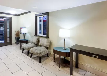 Howard Johnson by Wyndham San Diego Hotel Circle hotel thumbnail 4
