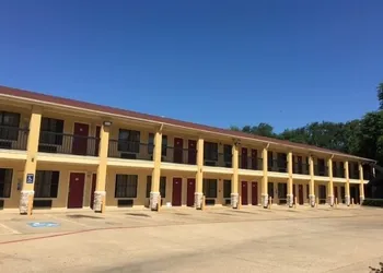 Executive Inn & Suites hotel thumbnail 8