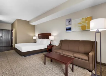 Comfort Inn & Suites North East hotel thumbnail 6