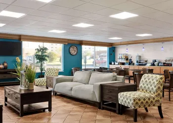 Baymont by Wyndham Elizabethtown hotel thumbnail 3