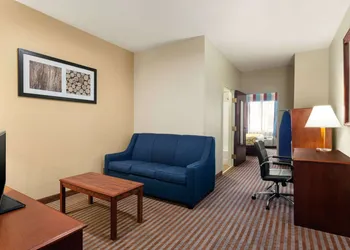 Baymont by Wyndham Elizabethtown hotel thumbnail 8