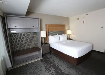 Holiday Inn & Suites Chicago North Shore (Skokie) by IHG hotel thumbnail 6
