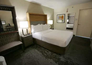 Holiday Inn & Suites Chicago North Shore (Skokie) by IHG hotel thumbnail 7