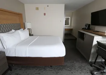 Holiday Inn & Suites Chicago North Shore (Skokie) by IHG hotel thumbnail 8