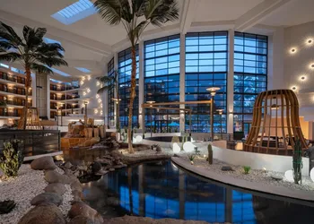 Embassy Suites by Hilton Phoenix Biltmore hotel thumbnail 3