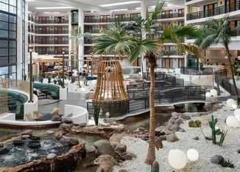 Embassy Suites by Hilton Phoenix Biltmore hotel thumbnail 4