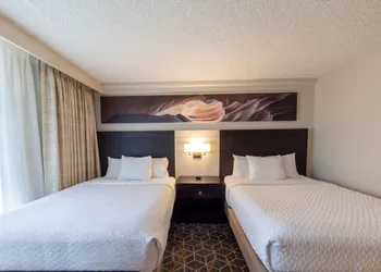 Embassy Suites by Hilton Phoenix Biltmore hotel thumbnail 8