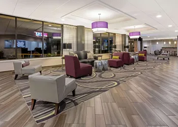 La Quinta Inn & Suites by Wyndham Tacoma - Seattle hotel thumbnail 2