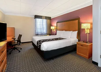 La Quinta Inn & Suites by Wyndham Tacoma - Seattle hotel thumbnail 4