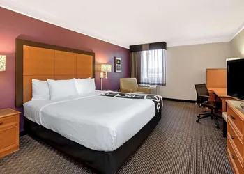 La Quinta Inn & Suites by Wyndham Tacoma - Seattle hotel thumbnail 5
